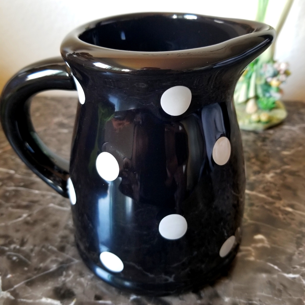 Terramoto ceramic pitcher in black w/White polkadot.